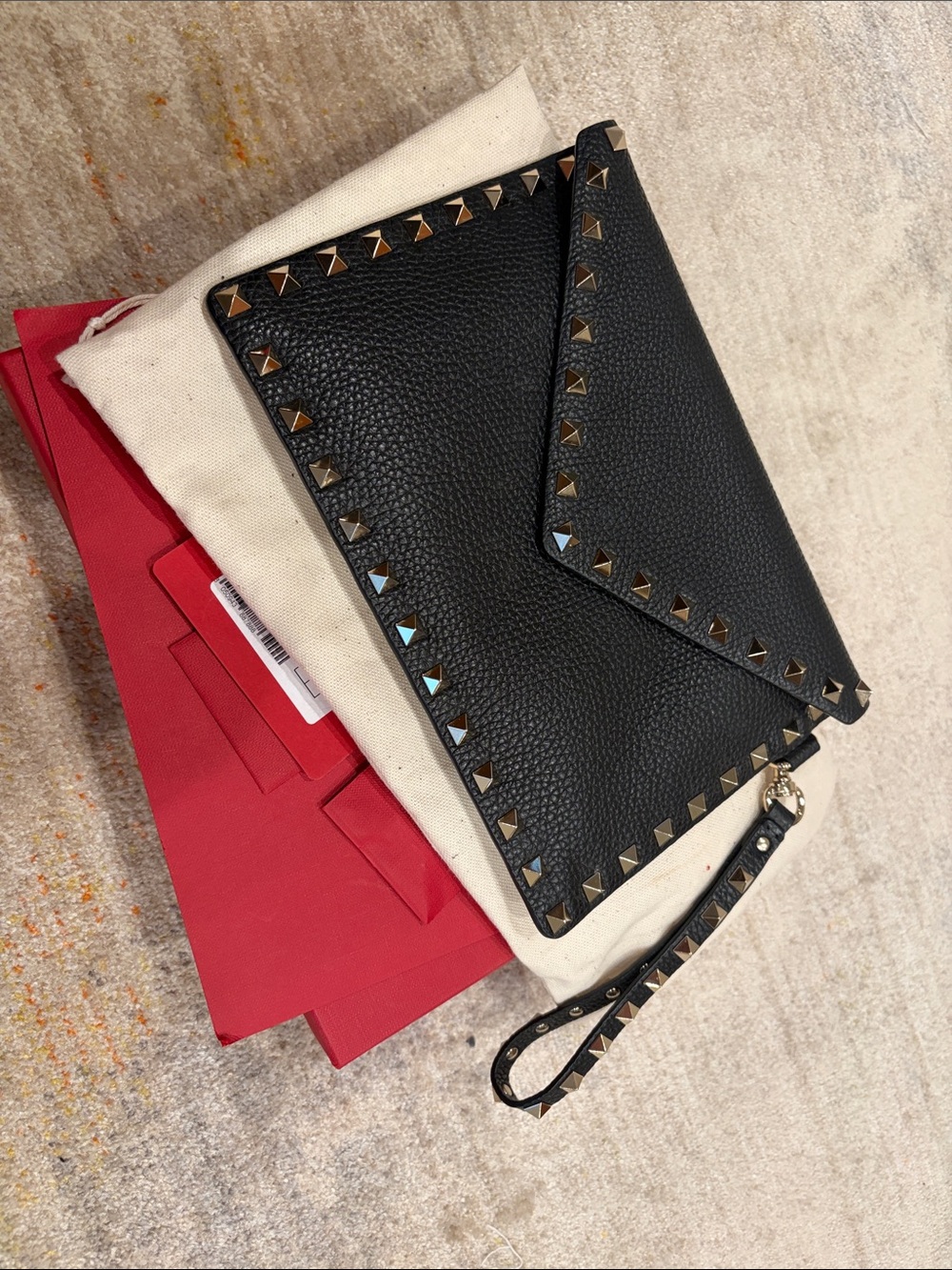 Valentino Garavani Black Pebbled/Grainy Calfskin Leather Wristlet / Clutch - Picture 12 of 13